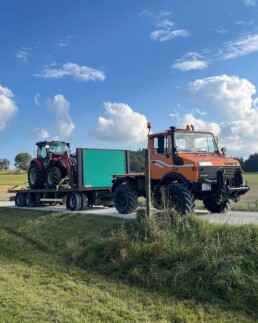 ROTH Nutzfahrzeuge - Heute im Einsatz unser U1200 mit Tieflader bei einer Traktor Bergung. - traktor bergung 2 uai