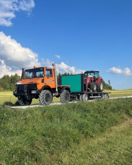 ROTH Nutzfahrzeuge - Heute im Einsatz unser U1200 mit Tieflader bei einer Traktor Bergung. - traktor bergung uai